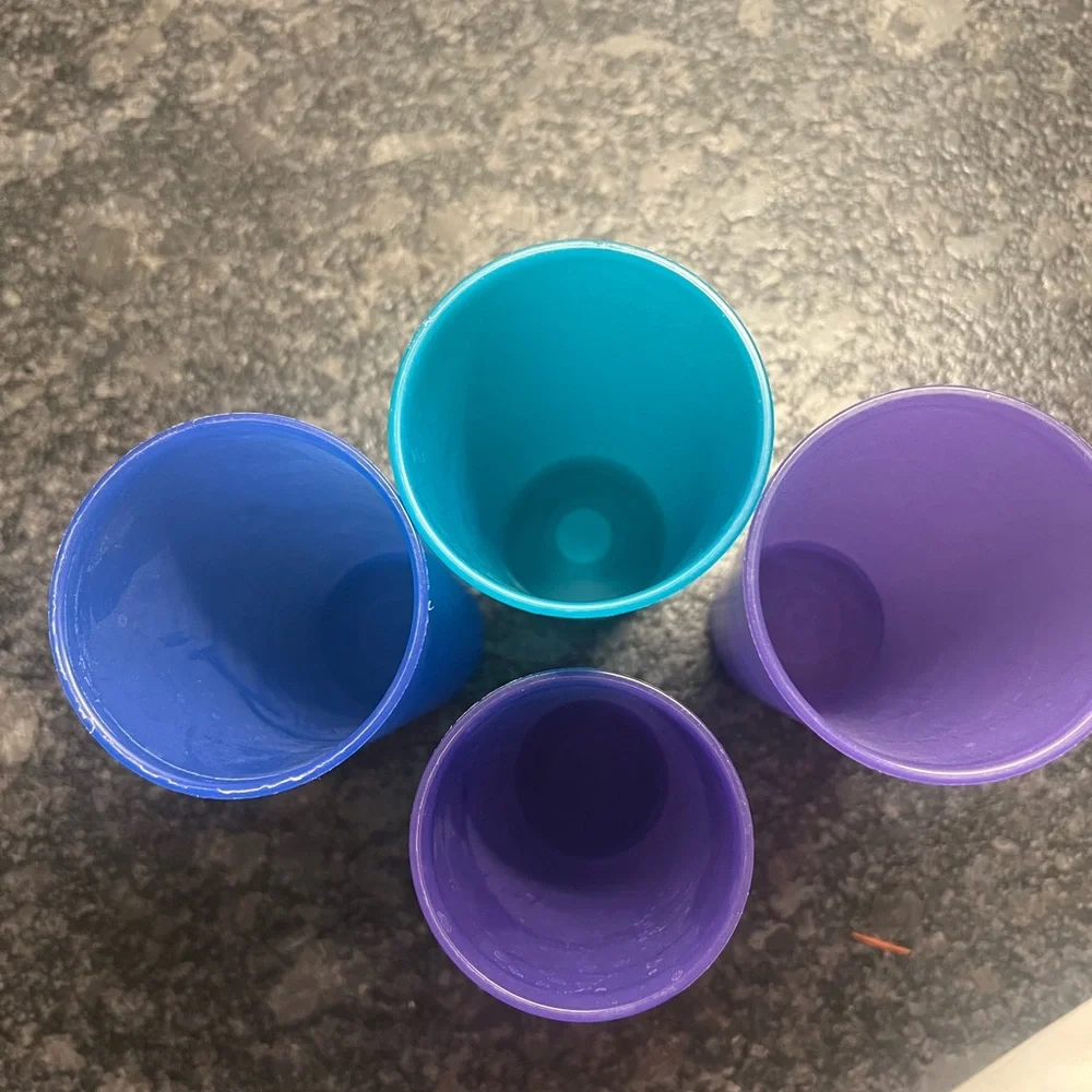 Set of 4 Tupperware Plastic Tumblers 3-16 Oz and 1-12 Oz. VintageExc condition